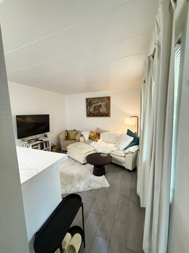 40 Harrison St Unit 3