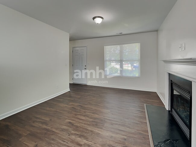 Photo - 132 Drewsbury Dr