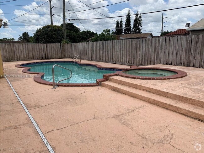 Building Photo - 1130 SW 73rd Ave Rental