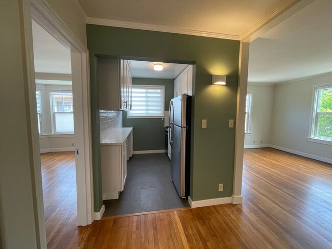 Building Photo - The Pines Unit 2B