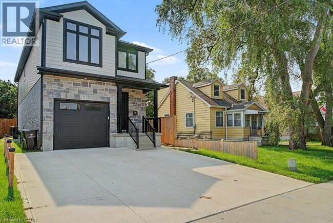 Photo - 31 FOURTH Avenue