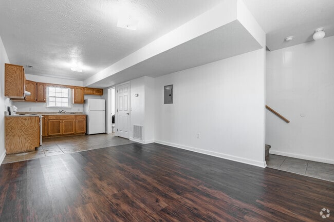 2BR, 1.5BA - 850SF - Living Room