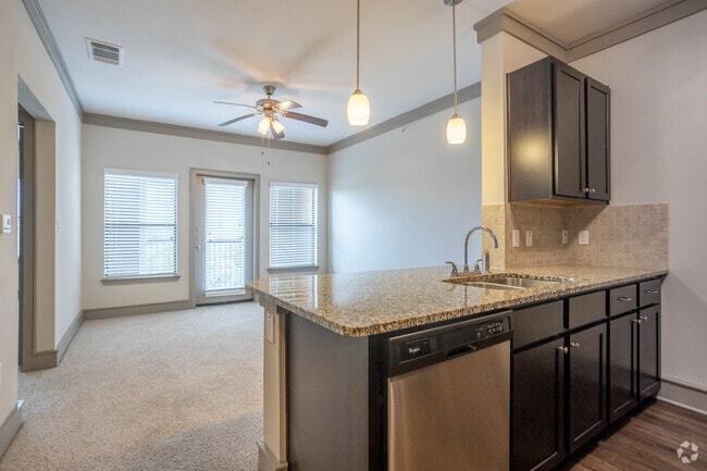 1 BR, 1 BA - 661 SF