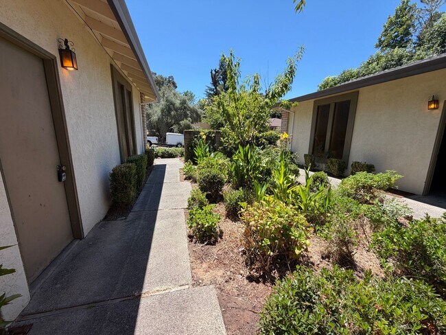 Photo - 7737-7739 Southcliff Dr