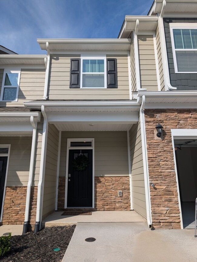 Building Photo - New Construction Townhouse-Hendersonville!