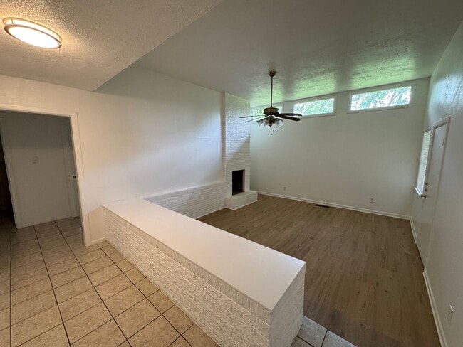Building Photo - Beautiful Central Waco Home