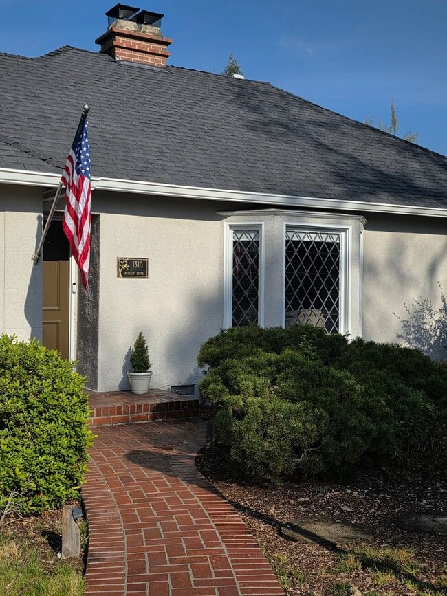 Photo - 1510 W Beverly Dr