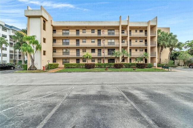 Building Photo - 4760 Lucerne Lakes Blvd W Unit 408