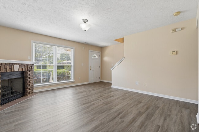2BR, 2BA - 1,250SF - Living Room - 6121 Upper Hunters Trce
