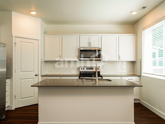 Photo - 8031 Dagny St SW