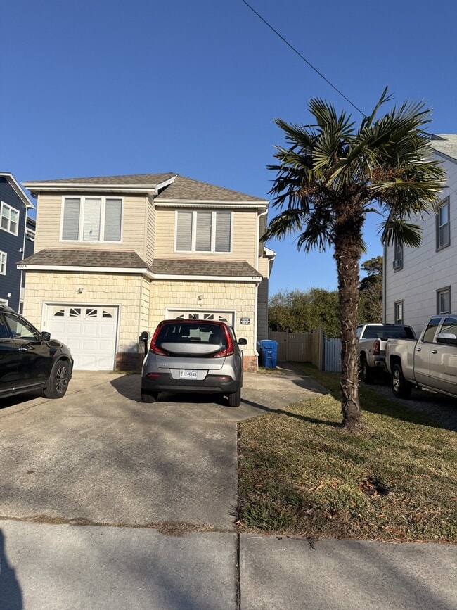 Building Photo - 407 16th St