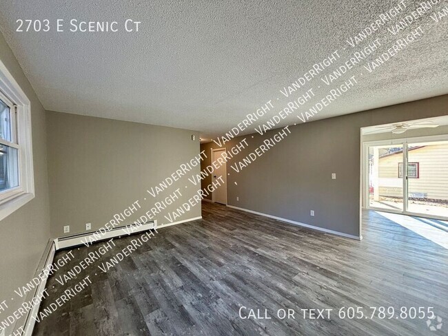 Building Photo - Cozy 2 Bedroom 1 Bathroom Lower Level Duplex! Rental