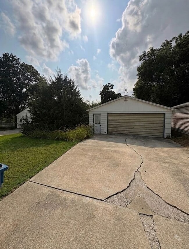 Photo - 1324 Lyon Ave