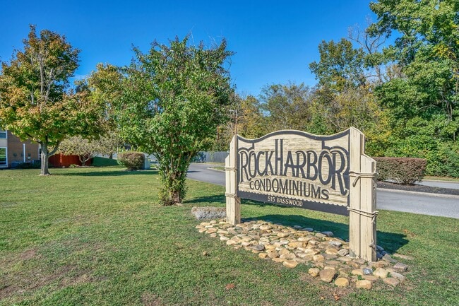 Photo - 515 Basswood Ave Unidad F69