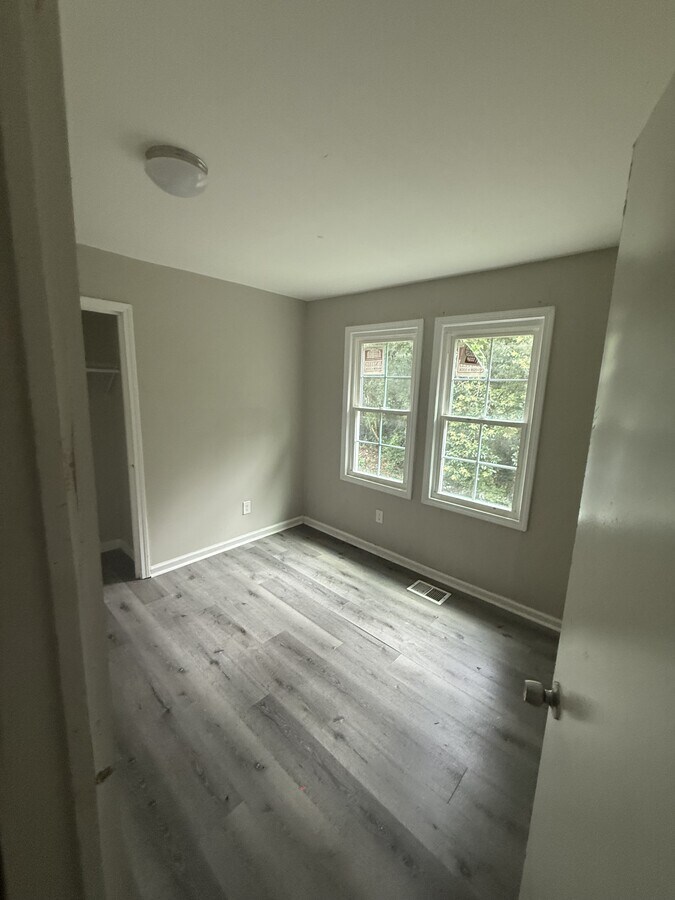 Photo - 356 Woolfolk St