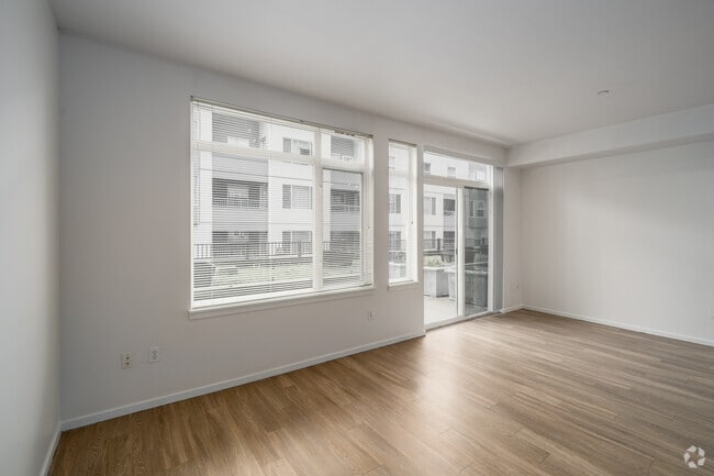 Open 1BR, 1BA - 680SF - Living Room