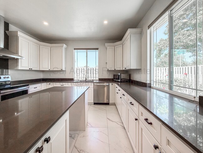 Photo - 4207 Queen Anne Dr