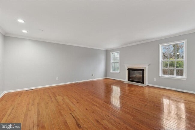 Photo - 306 Manor Ln