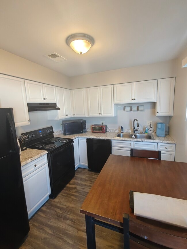 Building Photo - 240 22nd St NW Unit 250 22nd St NW