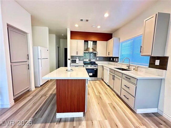Photo - 5213 Longridge Ave