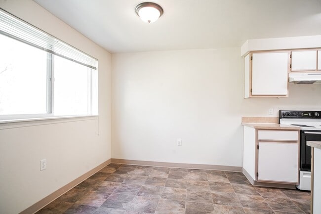 Photo - Save $1200 !! Ask us HOW ! -- Live by the Lake-- Quiet Corvallis Living Unit 1750-E