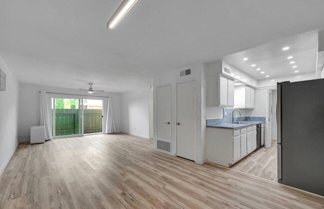 Building Photo - 8000 University Ave