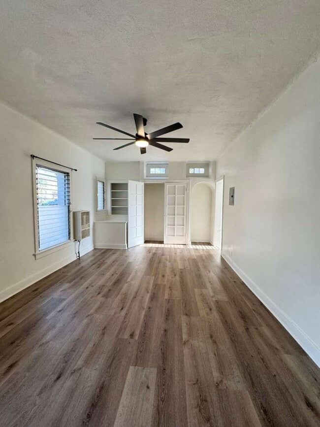 Photo - 1740 Winona Blvd Unidad 101