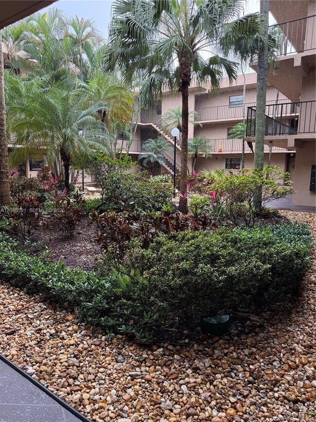 Building Photo - 10975 SW 107th St Unit 302