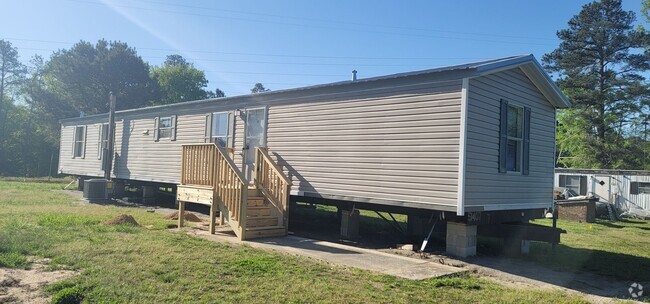 Building Photo - NEW LISTING!!!! Dont Miss Out Rental