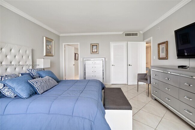 Photo - 5401 Collins Ave Unit 1123