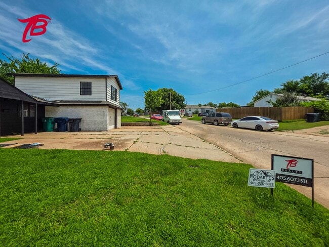 Photo - 2025 S Emco Dr