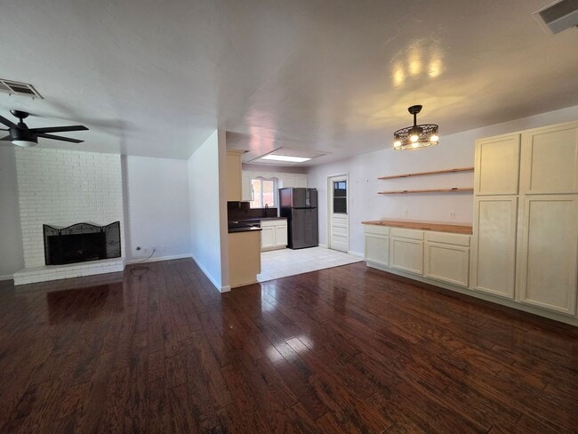 Photo - 1331 W Mary Ct