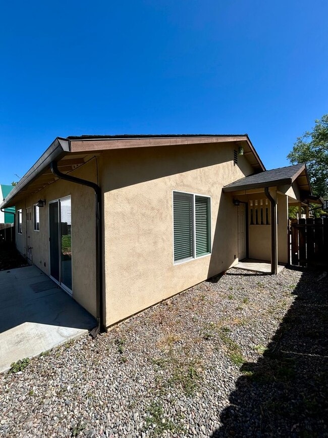 Building Photo - 2 Bedroom, 1 Bath ADU