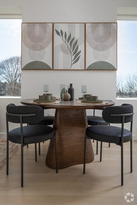 1BR, 1BA - 625SF - Dining Area