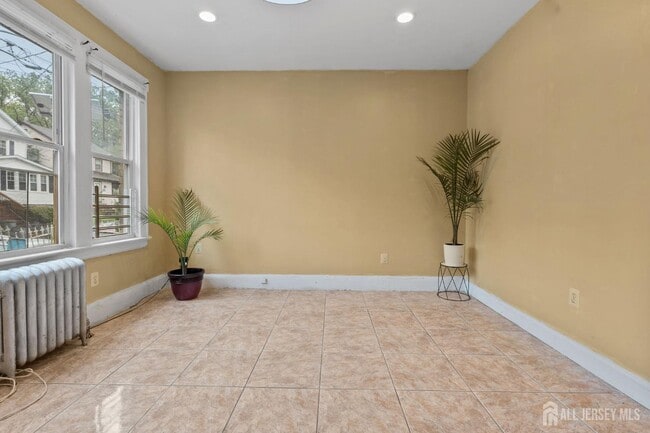 Photo - 213 Maple Ave Unit 1