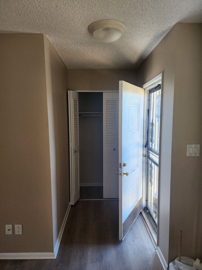 Photo - 8712 Mariposa St