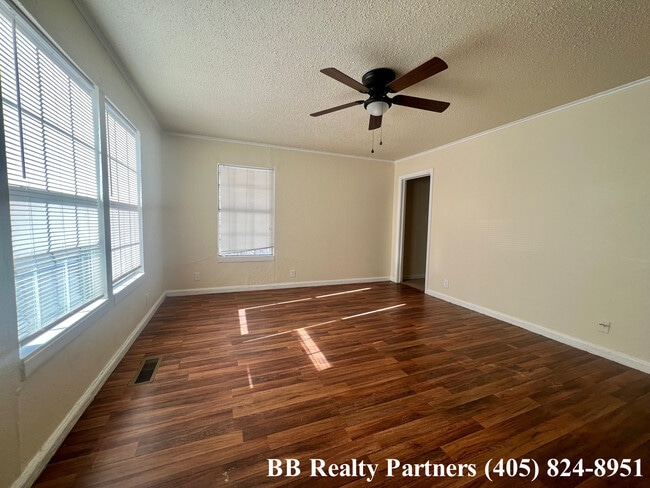 Photo - 6721 E 5th St