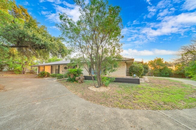 Photo - 605 Squires Row