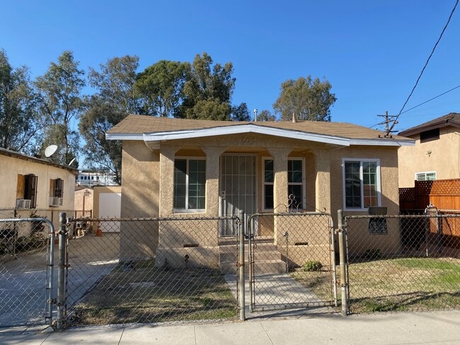 Photo - 609 Orme Ave