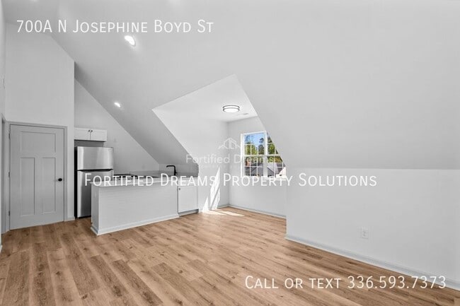 Photo - 700 N Josephine Boyd St