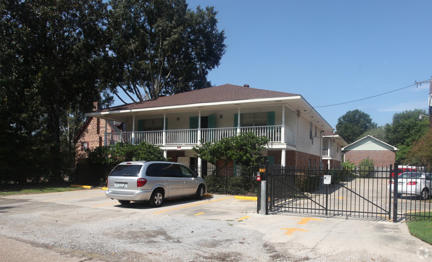 Lynn Apartments - Lynn Apartments