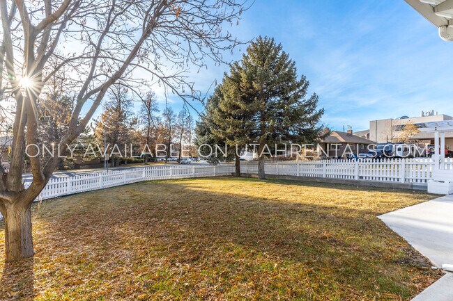 Photo - 976 Briar Ave