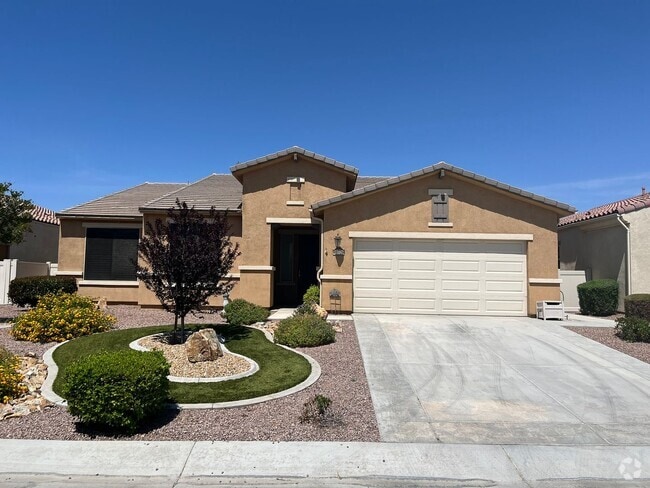 Building Photo - 3 bedroom 2 bathroom Home available in 55+...