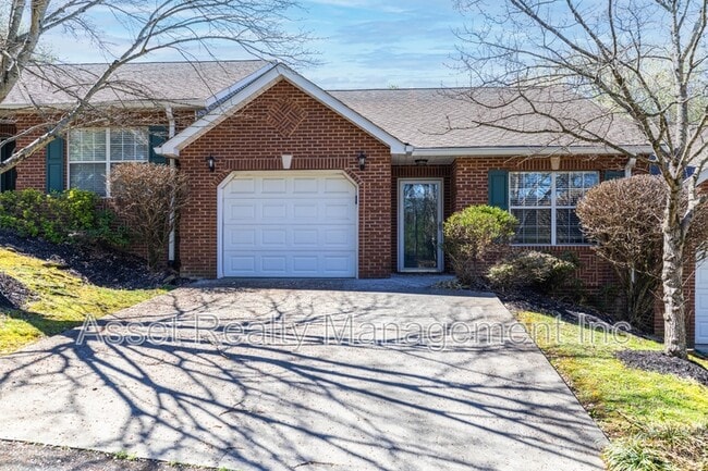 Photo - 1315 Lucy Way