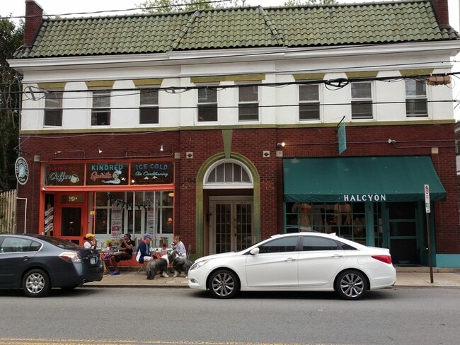 Building Photo - 117 N Robinson St Unit Apt. A