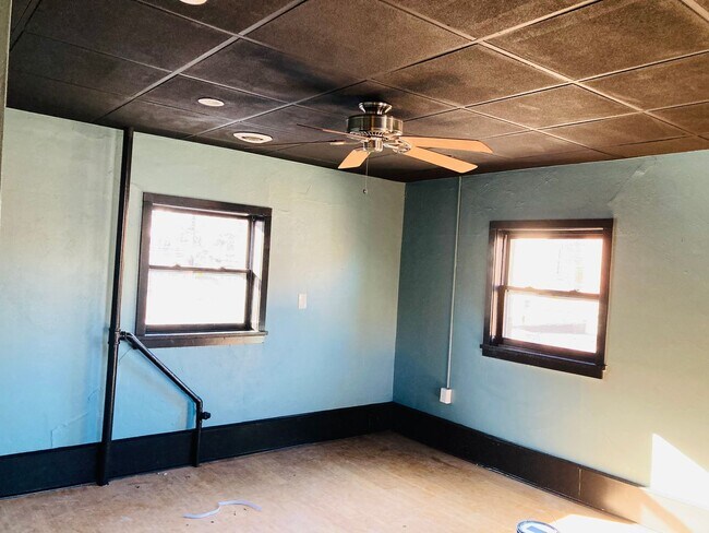 Building Photo - 922 Western Ave Unit WT 922- 2R