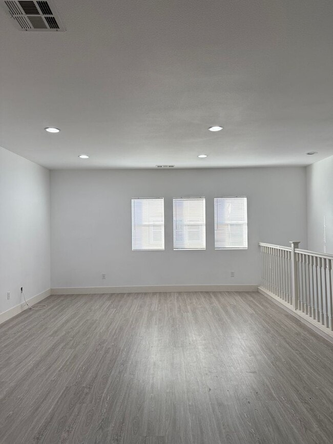 Photo - Spacious 4Bed/4Bath