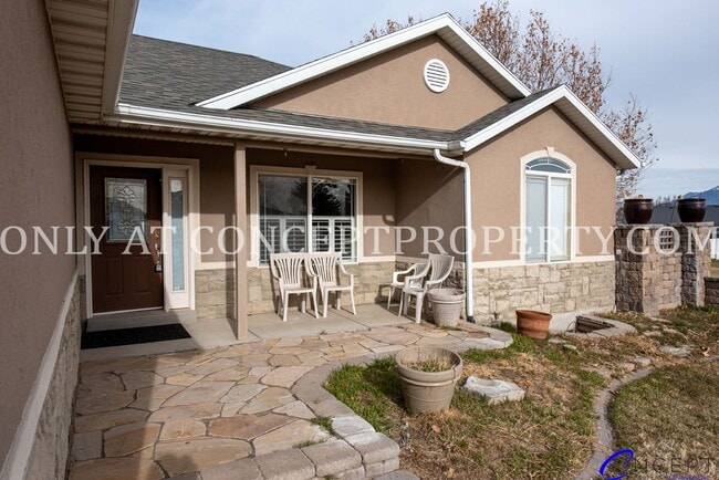 Photo - Attractive 4 Bed 3 Bathroom Home: Backing Park - 2 Car Garage