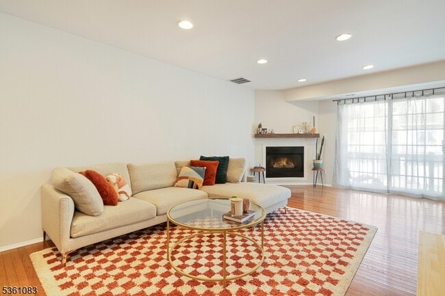 Photo - 33 Garden Ct Townhome