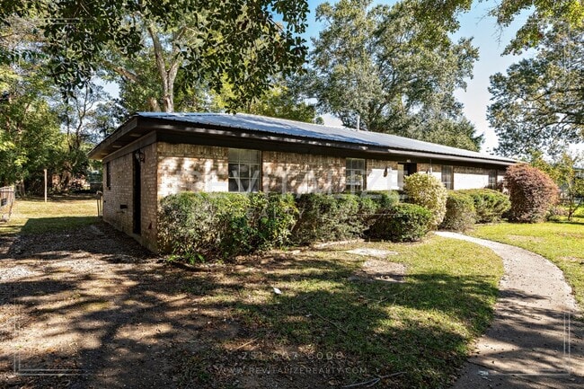 Photo - Updated 4 Bed 2 Bath Brick Home in West Mo...